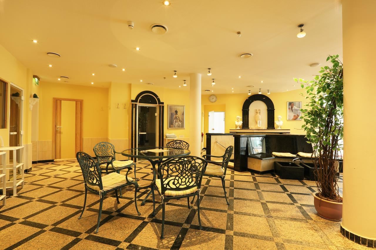 Hotel Waldesrand Херфорд Екстериор снимка